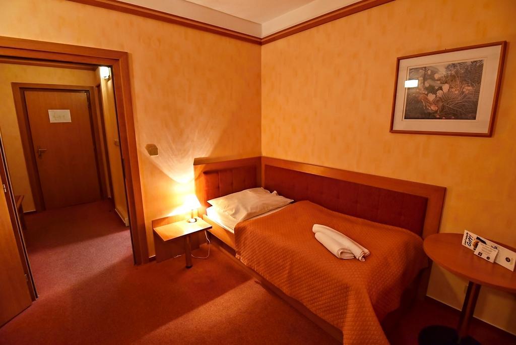 Hotel Prosper Celadna Luaran gambar